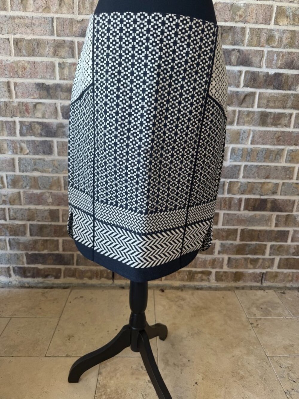 J. Crew geometric cream and black pencil skirt fitted classic jacquard size 8